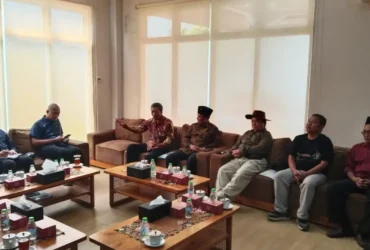 Audiensi DPRD Kabupaten Jombang dengan TACB Kabupaten Jombang, Titik Nol Soekarno, dan penelusur sejarah (foto: istimewa)