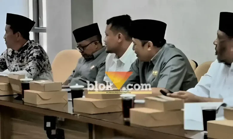 Bapemperda DPRD Kabupaten Blitar menggelar Rapat Kerja penyusunan Naskah Akademik dan Raperda tentang Fasilitasi Pondok Pesantren. (blok-a.com/Fajar)