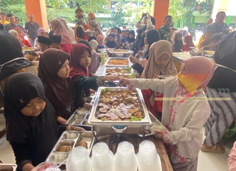 MBG Model Baru di Kota Malang, Prasmanan Siswa Ambil Sendiri Menunya