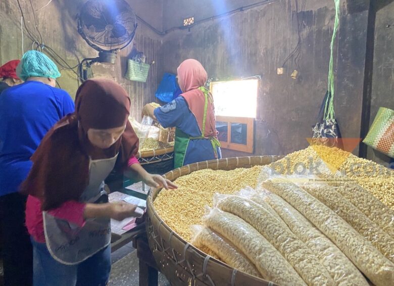 Dampak Perang Iran-AS, Biaya Produksi Tempe di Malang Melonjak