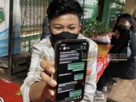 Rey suami pernikahan sejenis di Malang saat klarifikasi, Kamis (9/4/2026) (blok-a/Bob Bimantara Leander)