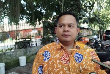Wakil Ketua DPRD Kota Malang, Trio Agus Purwono saat diwawancarai awak media (blok-a.com / Yogga Ardiawan)