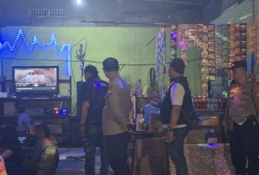 Polsek Kedungkandang Razia Kafe di Sekitar GOR Ken Arok, 179 Botol Miras Disita