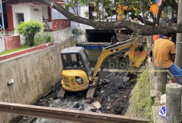 Upaya mengurai genangan di kawasan Jalan Letjen Sutoyo terus dikebut. Dinas PUPRPKP Kota Malang melakukan normalisasi