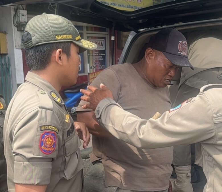Meresahkan Pengendara, Pengamen Gedor Kaca Mobil di Malang Diamankan