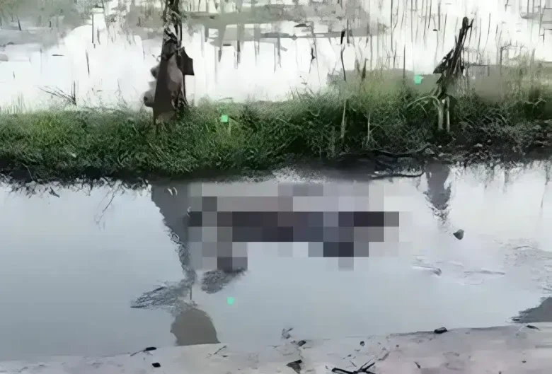 Jasad pria yang ditemukan mengapung di sungai Gongseng, Megaluh, Jombang (foto: istimewa)