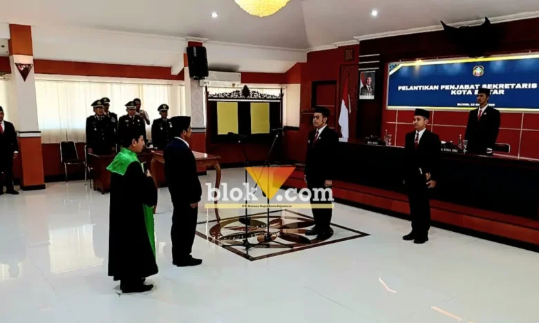 Pelantikan Tri Iman Prasetyono, sebagai Penjabat (Pj) Sekretaris Daerah (Sekda) Kota Blitar. (foto: Blok-a.com/Fajar)