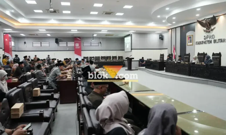 Rapat paripurna DPRD Kabupaten Blitar membahas LKPJ Bupati Blitar Tahun 2025, DPRD mengeluarkan 20 rekomendasi strategis (foto: Blok-a.com/Fajar)