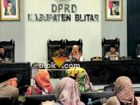 Rapat paripurna DPRD Kabupaten Blitar bahas pandang umum fraksi dan pembacaan formasi Pansus LKPJ Bupati Blitar Tahun 2025. (foto: Blok-a.com/Fajar)