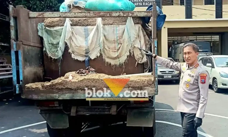 Truk yang dimodifikasi untuk pembelian BBM bersubsidi Bio Solar sebanyak 1000 liter. (blok-a.com/Fajar)