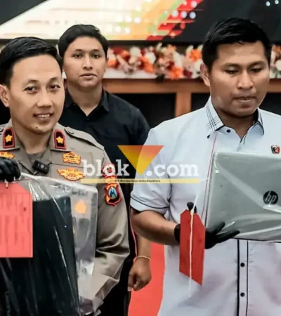 Wakapolres Blitar Kompol Rizky Fardian Caropeboka saat konferensi pers pengungkapan tindak pidana pencurian yang terjadi di lingkungan sekolah (foto: Blok-a.com/Fajar)