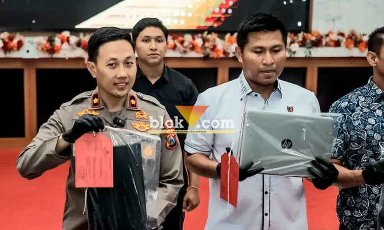 Wakapolres Blitar Kompol Rizky Fardian Caropeboka saat konferensi pers pengungkapan tindak pidana pencurian yang terjadi di lingkungan sekolah (foto: Blok-a.com/Fajar)