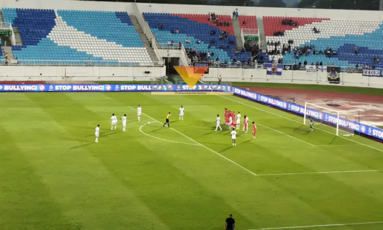 Ditahan Malut United, Arema FC gagal raih kemenangan saat bertanding di Stadion Kanjuruhan (foto: blok-a.com / Yogga Ardiawan)