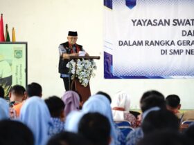 Bupati Malang, HM Sanusi saat mengunjungi SMPN 1 Wajak untuk mendorong swasembada pangan dari sekolah (prokopim)