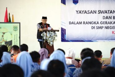 Bupati Malang, HM Sanusi saat mengunjungi SMPN 1 Wajak untuk mendorong swasembada pangan dari sekolah (prokopim)