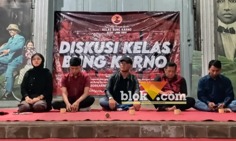 Direktur Revolutionary Law Firm, Mohammad Trijanto, SH., MM., MH. dalam forum bertajuk “Reaktualisasi Nilai Pancasila dalam Menjawab Tantangan Demokrasi” di Istana Gebang, Blitar. (blok-a.com/Fajar)