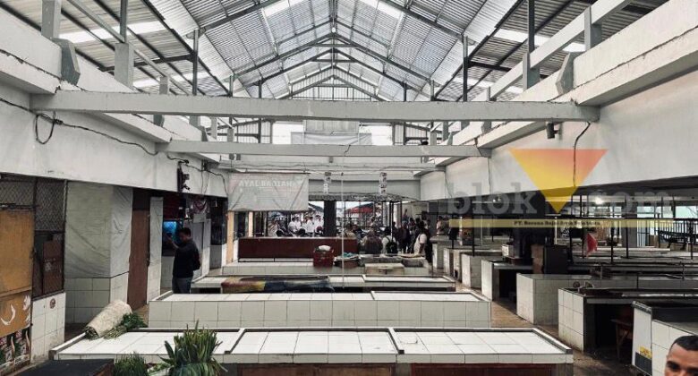 Bangunan Pasar Kebalen Kota Malang sebenarnya tampak jauh lebih baik setelah direvitalisasi pada 2023 lalu dengan anggaran Rp 3,2 miliar.