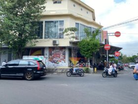 Toko Bayakub, salah satu unit usaha legendaris di kawasan Embong Arab, Kota Malang. (blok-a.com/ Berril Labiq)