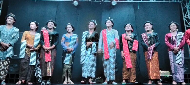 Para pemain Ludruk Organik yang ditampilkan dalam festival Busu Jaman Biyen 2026 (Depi for blok-a.com)