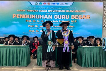 Rektor Unisma, Prof. Junaidi saat mengukuhkan Prof. Dr. Ir. Hj. Istirochah Pujiwati, M.P. sebagai Guru Besar bidang kepakaran fisiologi tumbuhan, Sabtu (9/5/2026). (blok-a.com/ Zul)