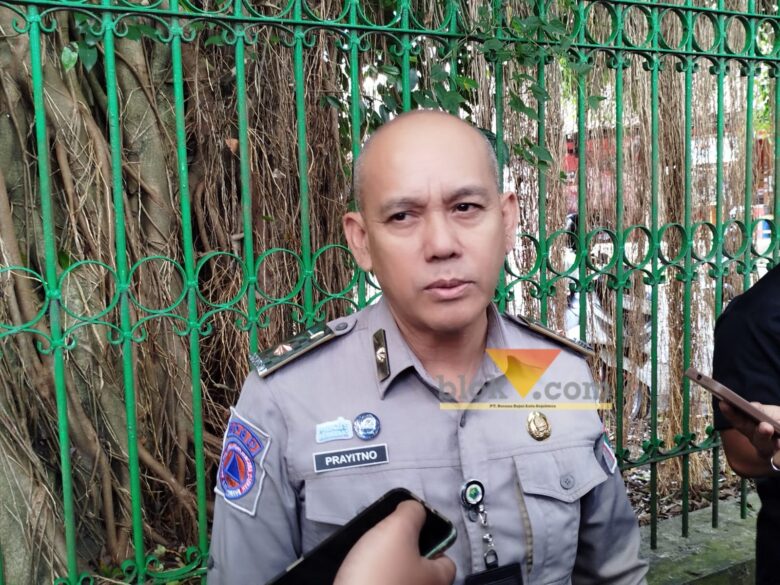 Kalaksa BPBD Kota Malang, Prayitno saat diwawancarai awak media (blok-a.com / Yogga Ardiawan)