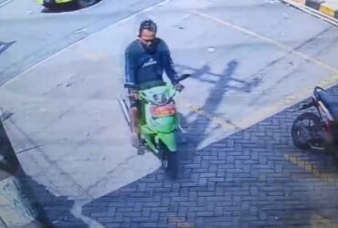 Pesepeda Luka-luka Usai Kecelakaan dengan Motor Pelat Merah