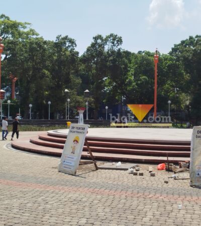 Hujan Lebat Bikin Dry Fountain Alun-alun Kota Malang Mati, Pompa Air Terendam