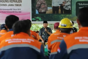 Bupati Malang, HM Sanusi saat memberikan pesan kepada petugas TPA Talangagung Kepanjen (foto: dok. Prokopim)