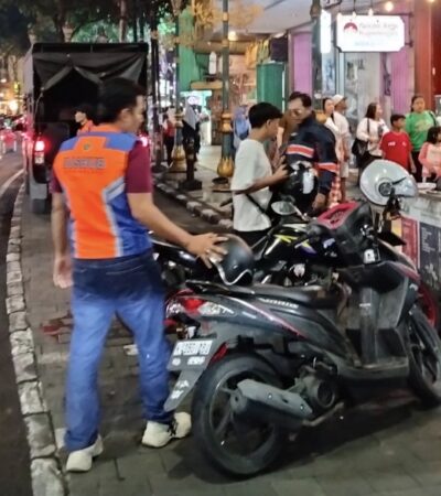 Puluhan Motor Nekat Parkir Liar di Kayutangan, 6 Diangkut Dishub