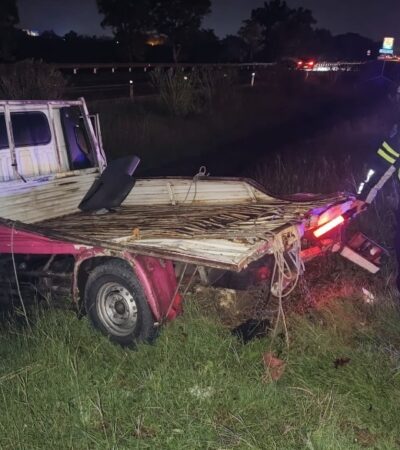 Teks: Petugas kepolisian saat olah TKP kecelakaan di ruas tol JoMo.(Foto: Dokumen PJR 3 Polda Jatim)