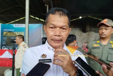 Kepala Dinas Komunikasi dan Informatika (Diskominfo) Kabupaten Malang, Atsalis Supriyanto saat diwawancarai awak media (blok-a.com / Yogga Ardiawan)