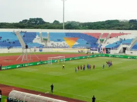 Penalti Dalberto Luan sukses buka keunggulan Arema FC melawan PSM Makassar (foto: Blok-a.com / Yogga Ardiawan)