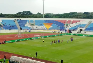 Penalti Dalberto Luan sukses buka keunggulan Arema FC melawan PSM Makassar (foto: Blok-a.com / Yogga Ardiawan)