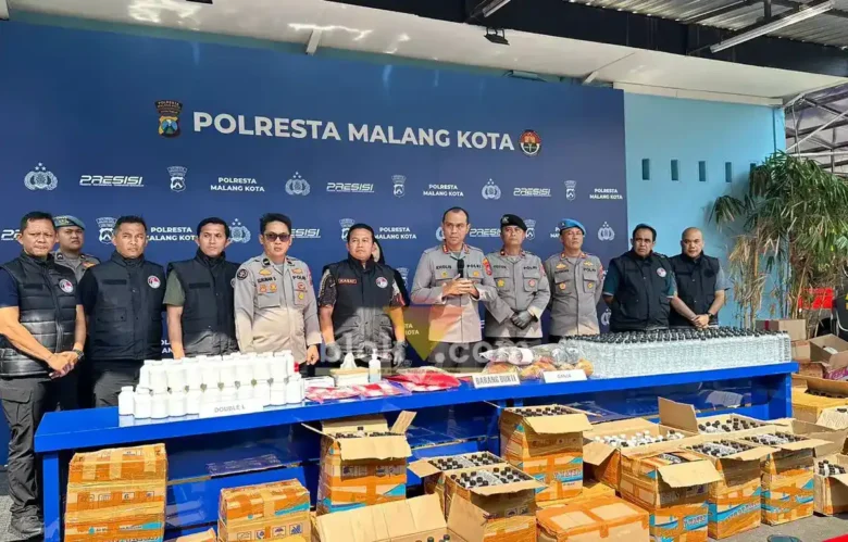 Polisi gagalkan peredaran 1.500 botol minuman beralkohol ilegal jenis arak Bali. (blok-a.com/ Berril Labiq)