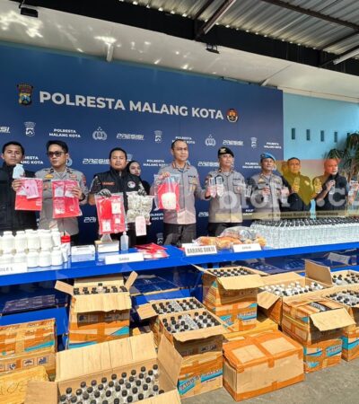 Polisi mengungkap 32 kasus narkoba dengan barang bukti lebih dari 1,6 kilogram sabu, hampir 9 kilogram ganja, serta 75 ribu butir pil Double L. (blok-a.com/ Berril Labiq)