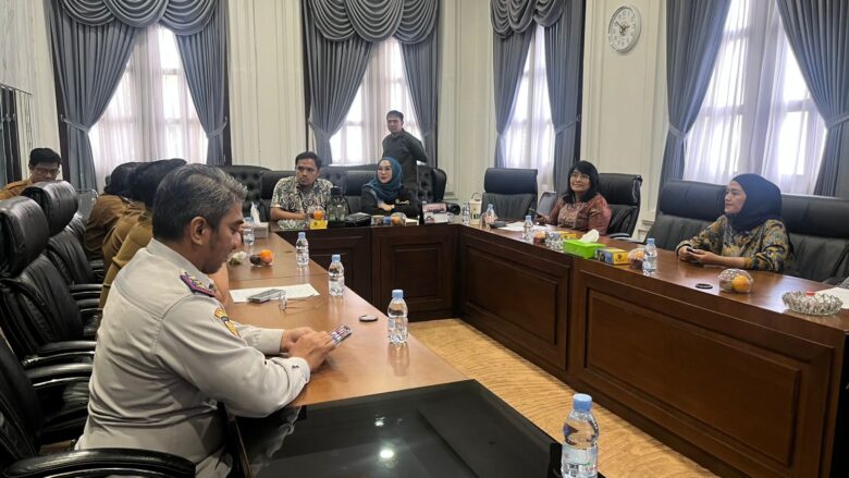 Audiensi Komisi A DPRD Kota Malang bersama OPD terkait dengan polemik Hotel Aston (istimewa)