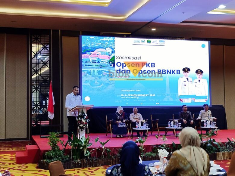 Wali Kota Malang, Wahyu Hidayat dalam sosialisasi Opsen PKB dan BBNKB (blok-a.com / Yogga Ardiawan)