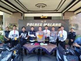 Rilis penetapan dua tersangka yang membawa sajam saat operasi penyekatan peresmian anggota perguruan silat (blok-a.com / Yogga Ardiawan)
