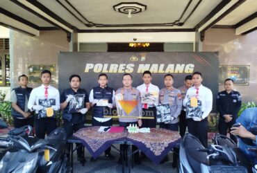 Rilis penetapan dua tersangka yang membawa sajam saat operasi penyekatan peresmian anggota perguruan silat (blok-a.com / Yogga Ardiawan)