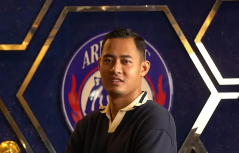 Arema FC Rekrut Kiper Timnas Muda Erlangga Setyo, Dikontrak Dua Musim (foto: Arema FC)