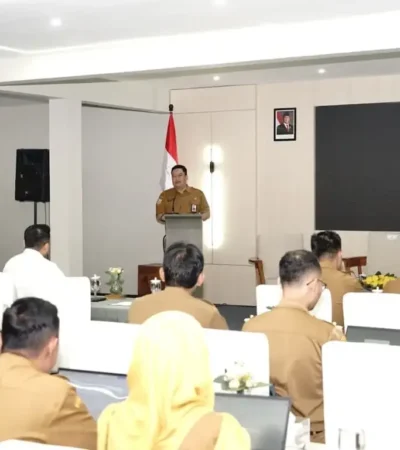 Sekda Kabupaten Malang, Budiar saat menghadiri Forum Komunikasi Implementasi Strategi Penguatan Rekrutmen dan Reaktivasi Peserta untuk Mewujudkan UHC Berkualitas Tingkat Kabupaten Malang (foto: dok. Prokopim)