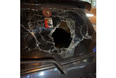 Klakson Sekali, Kaca Mobil Pecah Dilempar Batu di Jalan Kalimasodo Malang