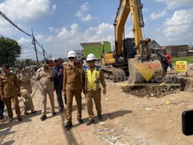Wali Kota Malang, Wahyu Hidayat di Pasar Gadang yang akan mulai diperbaiki jalannya, Senin (15/6/2026) (blok-a/Bob Bimantara Leander)