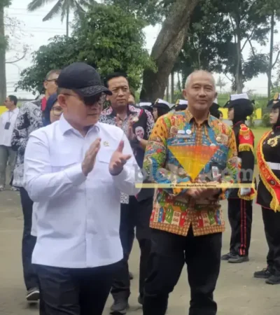 Kepala Staf Kepresidenan (KSP) Jenderal (Purn) Dudung Abdurachman saat mengunjungi Sekolah Rakyat yang berada di Tlogowaru (foto: Blok-a.com / Yogga Ardiawan)