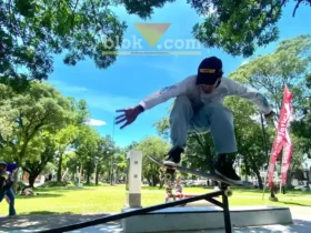 Komunitas skateboard yang menjajal skatepark di kawasan Alun-alun Merdeka Malang (foto: Blok-a.com / M Berril Labiq)
