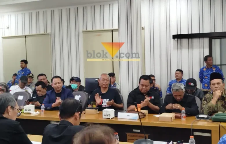 RDPU DPRD Kabupaten Malang bersama masyarakat Bendungan Lahor dan Perum Jasa Tirta I (blok-a.com / Yogga Ardiawan)