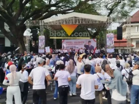 Ribuan Mitra dan Pelaku UMKM Gelar Apel Akbar Dukung Program MBG di Kota Malang di Alun-alun Tugu Kota Malang (blok-a.com / Yogga Ardiawan)