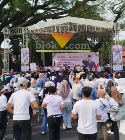 Ribuan Mitra dan Pelaku UMKM Gelar Apel Akbar Dukung Program MBG di Kota Malang di Alun-alun Tugu Kota Malang (blok-a.com / Yogga Ardiawan)