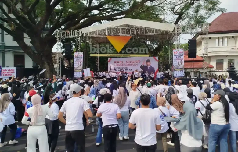Ribuan Mitra dan Pelaku UMKM Gelar Apel Akbar Dukung Program MBG di Kota Malang di Alun-alun Tugu Kota Malang (blok-a.com / Yogga Ardiawan)