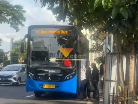 Bus TransJatim Koridor 1 saat beroperasi di wilayah Malang Raya (foto: Blok-a.com / Yogga Ardiawan)